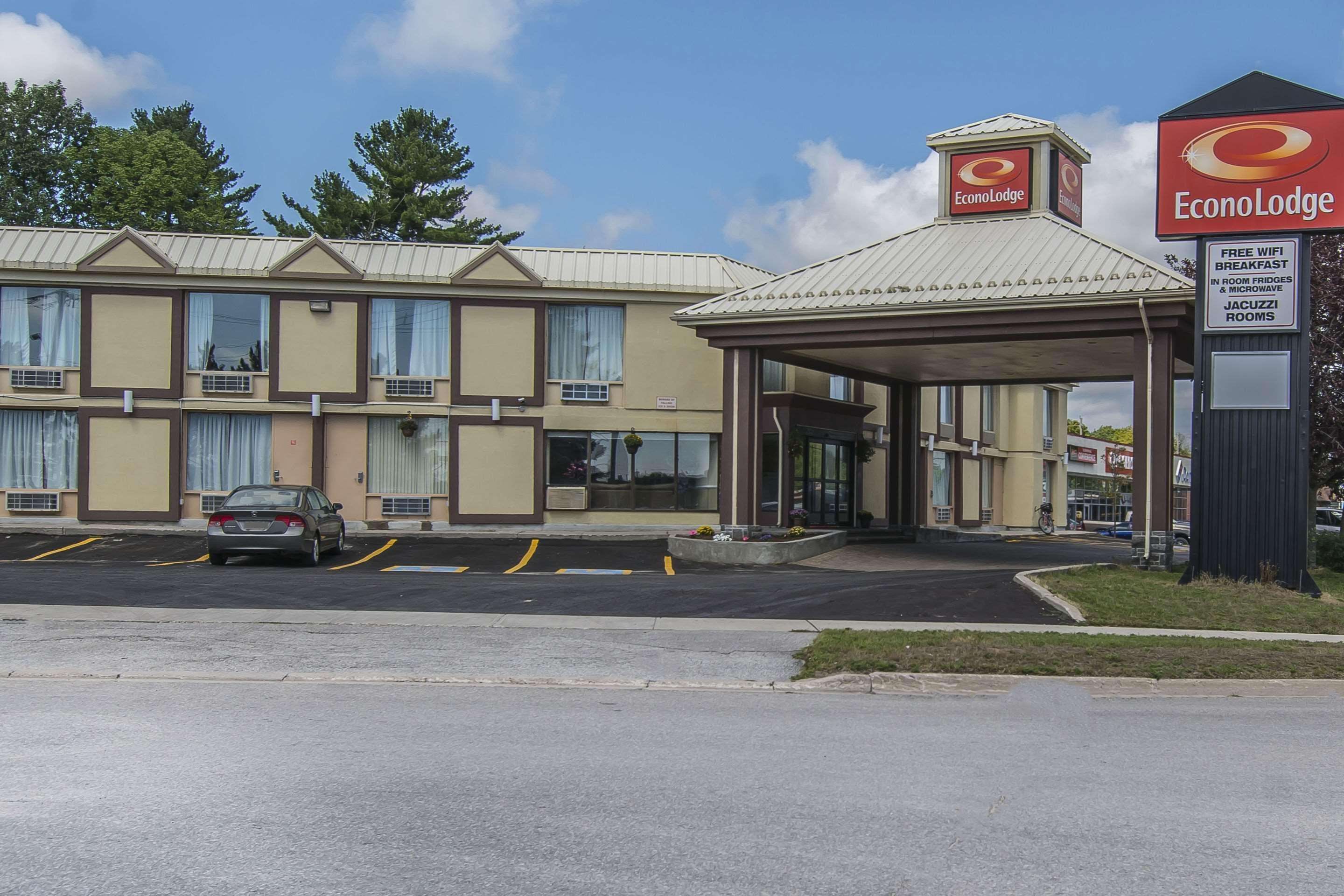 Econo Lodge Orillia Exterior foto